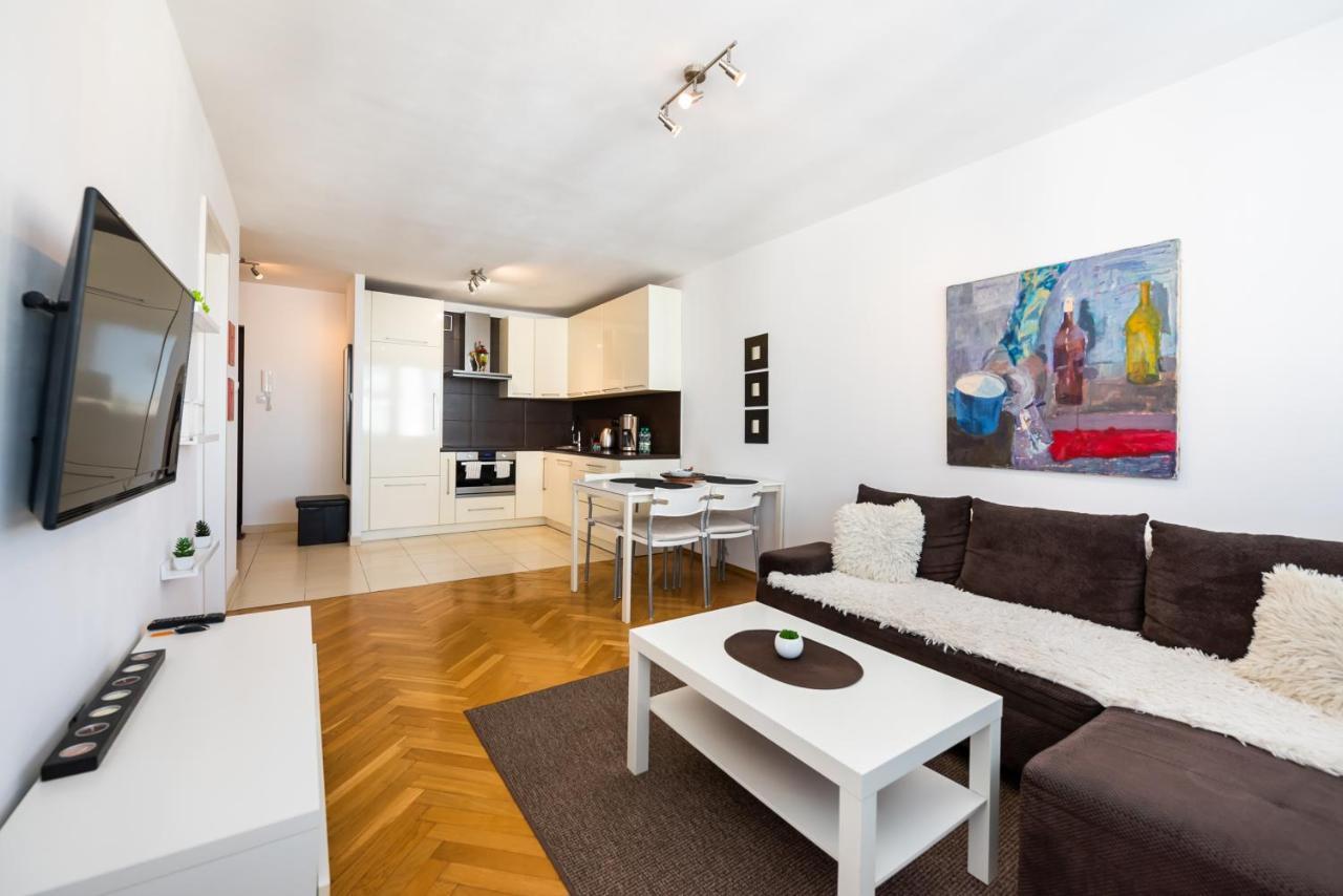 Zelazna Sky Nest Apartment Warsaw