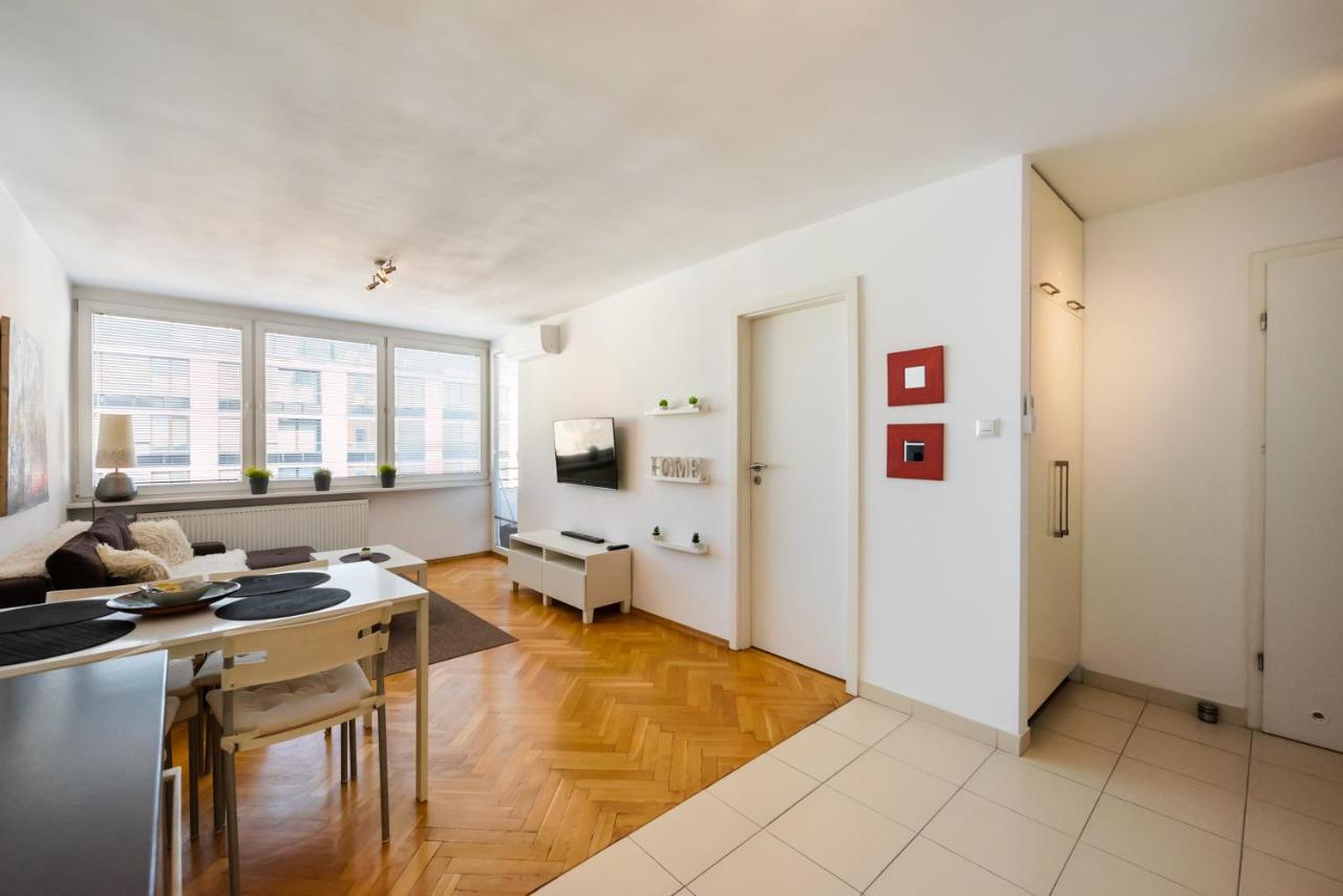 Zelazna Sky Nest Apartment