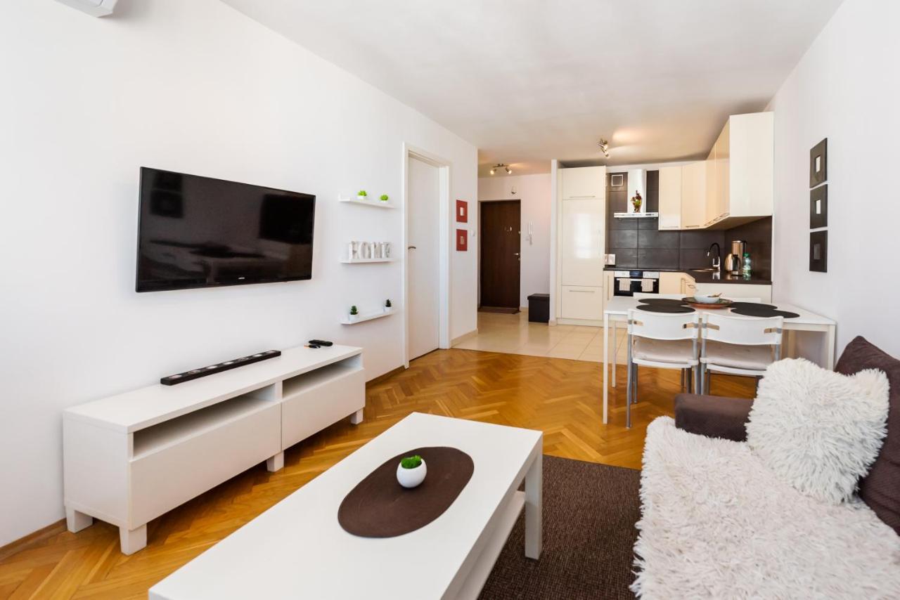 Zelazna Sky Nest Apartment *