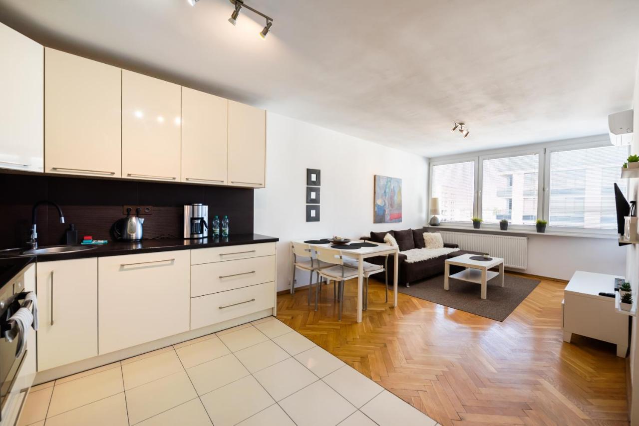 Zelazna Sky Nest Apartment *